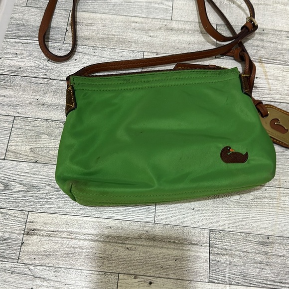 Dooney and bourke green crossbody leather purse - Picture 4 of 9